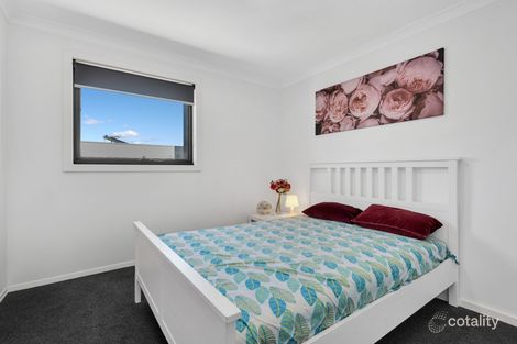 Property photo of 8 Patena Walk Pakenham VIC 3810