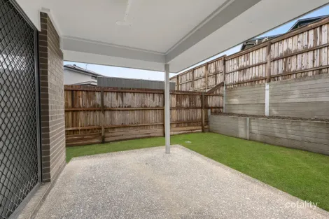 Property photo of 5 Edward Circuit Deebing Heights QLD 4306
