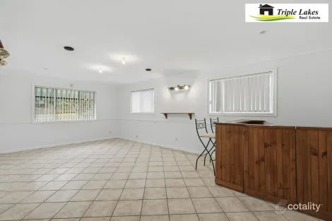 Property photo of 40 Noamunga Crescent Gwandalan NSW 2259