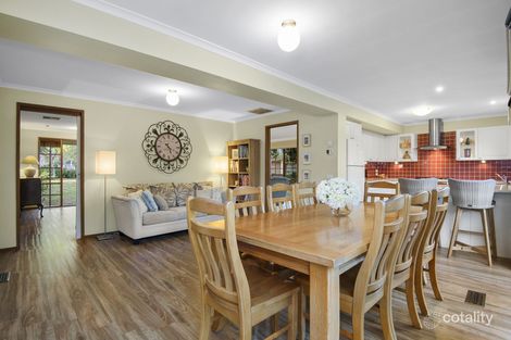 Property photo of 5 Fleming Close Endeavour Hills VIC 3802