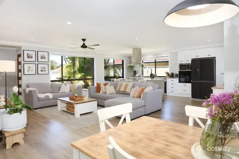 24 Burrendong Rd, Coombabah, QLD 4216