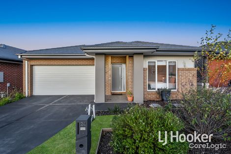 Property photo of 24 Elkedra Way Cranbourne North VIC 3977