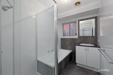 Property photo of 10 Lakeside Boulevard Rowville VIC 3178