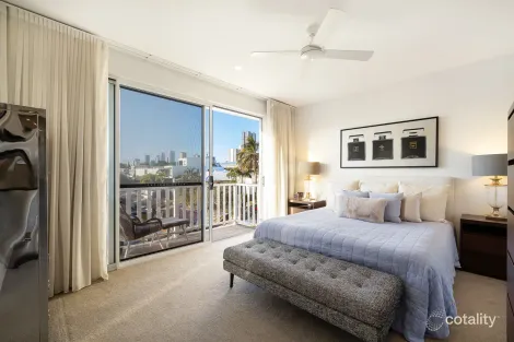 Property photo of 2/5 Merrimac Boulevard Broadbeach Waters QLD 4218