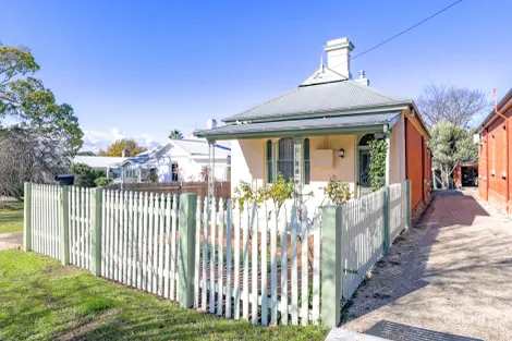 188 Peel St, Bathurst, NSW 2795