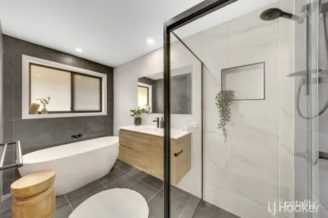 Property photo of 14 Fitzroy Avenue Clinton QLD 4680