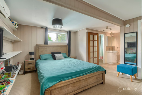 Property photo of 15 Honeysuckle Street Mansfield QLD 4122