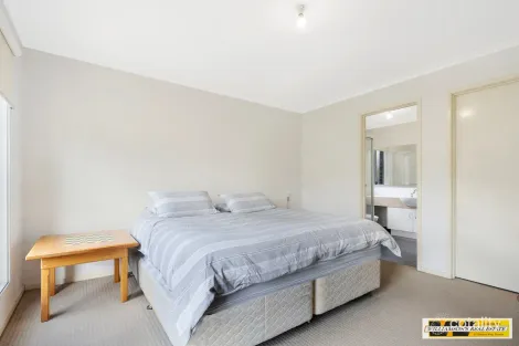 Property photo of 11 Rivendale Crescent Drouin VIC 3818