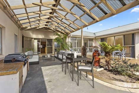 Property photo of 21 Deakin Court Berwick VIC 3806