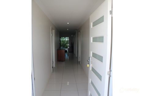 Property photo of 2/44 Lakeside Drive Emerald QLD 4720