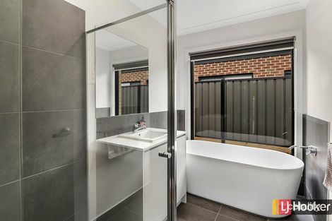 Property photo of 2 Twining Street Wallan VIC 3756
