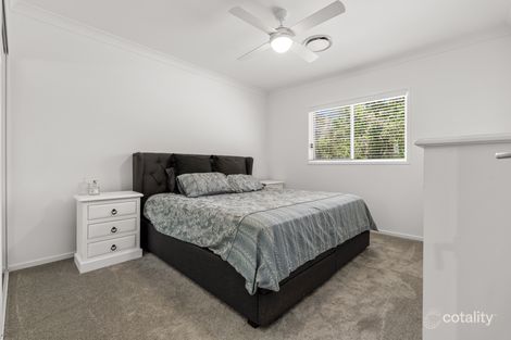 Property photo of 6 Ocean Place Beachmere QLD 4510