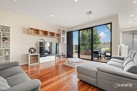 Property photo of 10 Kilgariff Street Coombs ACT 2611