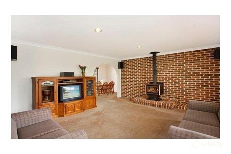 Property photo of 3 Kambala Close Wyoming NSW 2250