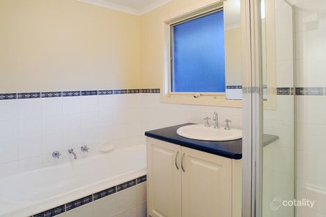 Property photo of 4 Oberwyl Close Rowville VIC 3178