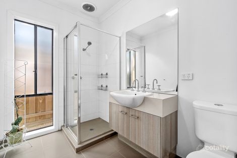 Property photo of 17 Red Poll Road Cranbourne West VIC 3977