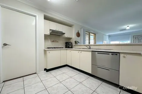 Property photo of 6 Titania Place Rosemeadow NSW 2560