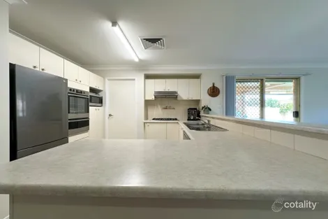 Property photo of 6 Titania Place Rosemeadow NSW 2560