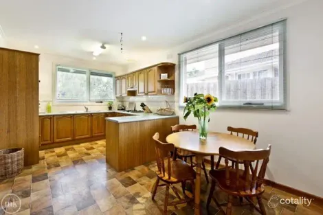 Property photo of 11 Loyola Court Watsonia VIC 3087