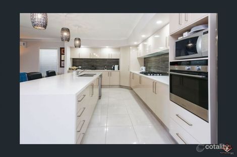 Property photo of 2 Keelson Crescent Hope Island QLD 4212