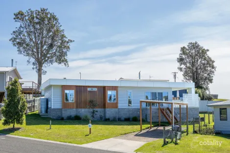 Property photo of 5 Hakea Court Mallacoota VIC 3892