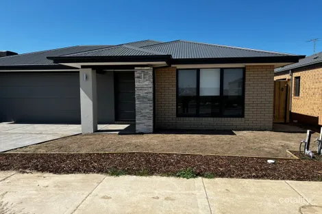 Property photo of 28 Edifice Drive Tarneit VIC 3029
