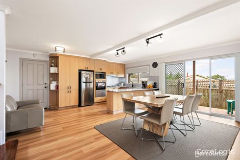 Property photo of 1/12 Bramwell Close Endeavour Hills VIC 3802