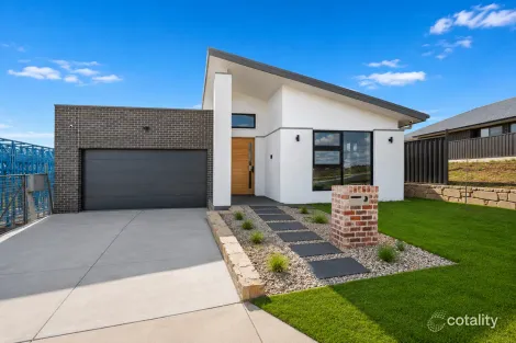 42 Eric Willmot Way, Macnamara, ACT 2615
