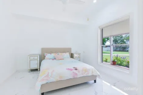 Property photo of 31 Riverdowns Crescent Helensvale QLD 4212