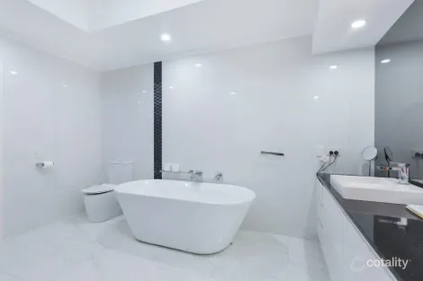 Property photo of 31 Riverdowns Crescent Helensvale QLD 4212