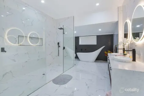 Property photo of 31 Riverdowns Crescent Helensvale QLD 4212