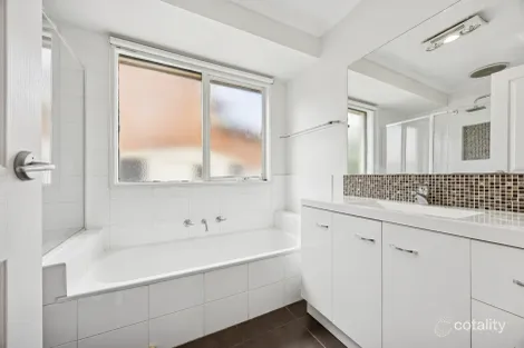 Property photo of 2 Traydal Close Wantirna VIC 3152