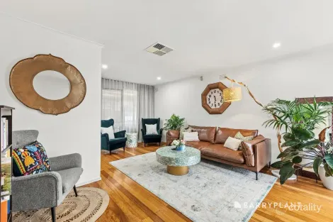 Property photo of 28 Hurlstone Crescent Mill Park VIC 3082