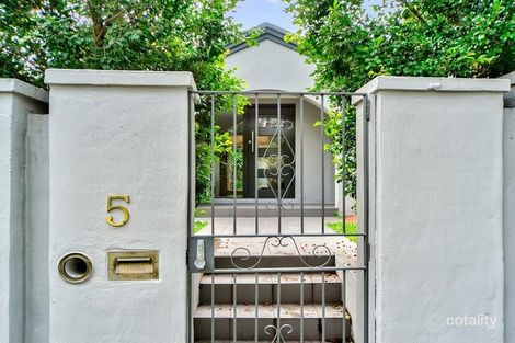 5 Bowman Pde, Bardon, QLD 4065