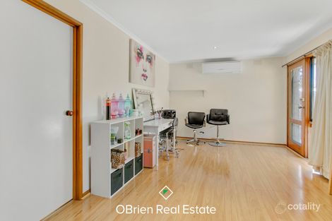 Property photo of 27 Gattinara Drive Frankston VIC 3199