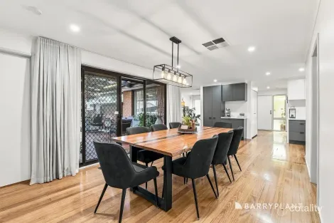 Property photo of 28 Hurlstone Crescent Mill Park VIC 3082