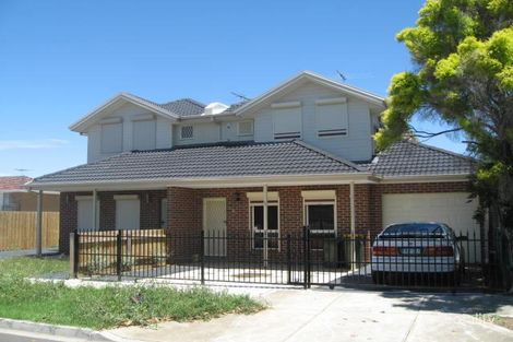 2/3 Brislington St, Sunshine, VIC 3020