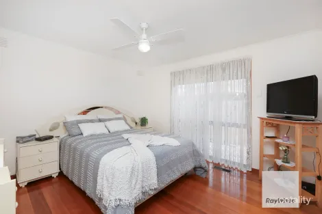Property photo of 11 Dingley Close Gladstone Park VIC 3043
