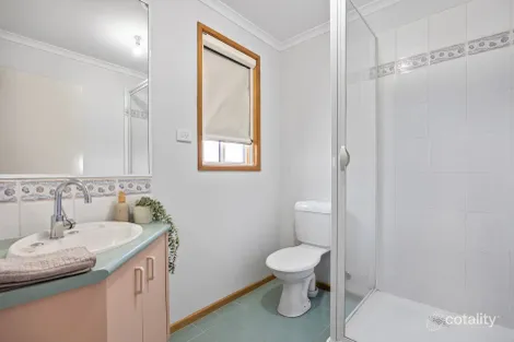 Property photo of 22 Cullen Close Berwick VIC 3806