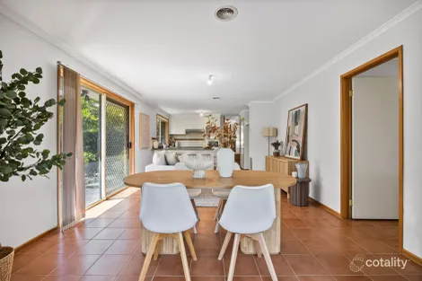 Property photo of 22 Cullen Close Berwick VIC 3806