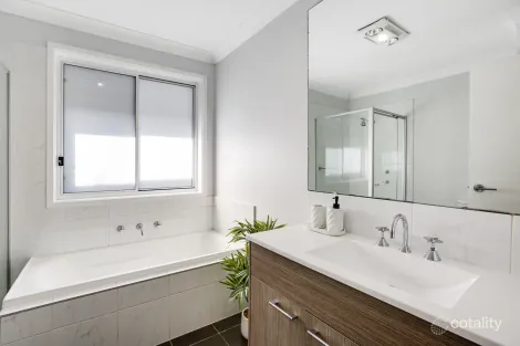Property photo of 5 Pasture Way Calderwood NSW 2527