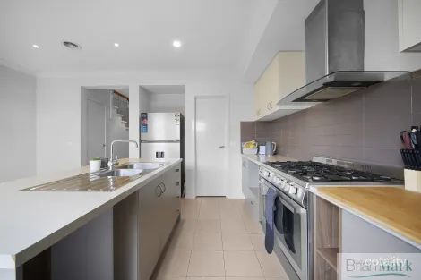 Property photo of 21 Prominence Boulevard Tarneit VIC 3029