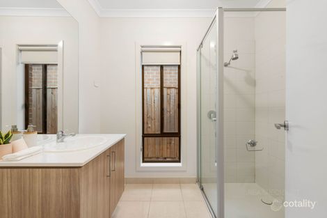 Property photo of 19 Tamworth Grove Point Cook VIC 3030