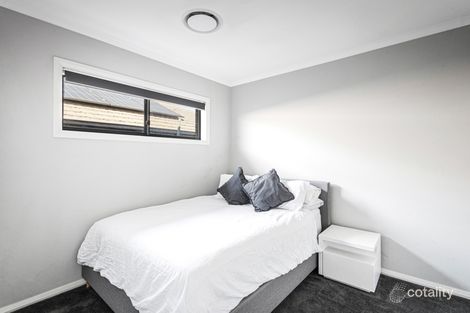 Property photo of 8 Abbott Street Spring Farm NSW 2570