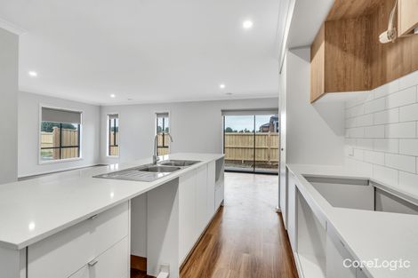 Property photo of 14 Platypus Chase Beveridge VIC 3753