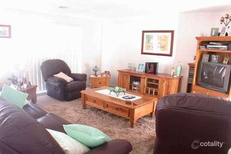 Property photo of 10 Gatehouse Parade Cranbourne East VIC 3977