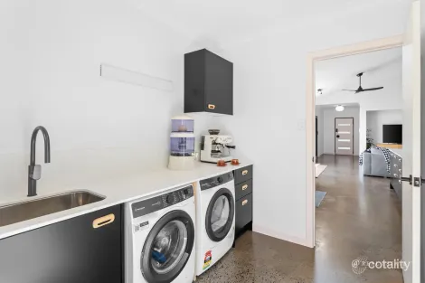 Property photo of 17 Greer Meikleville Hill QLD 4703