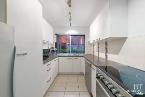 Property photo of 2/853 Wynnum Road Cannon Hill QLD 4170