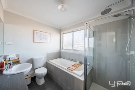 Property photo of 2/3 Celest Court Werribee VIC 3030