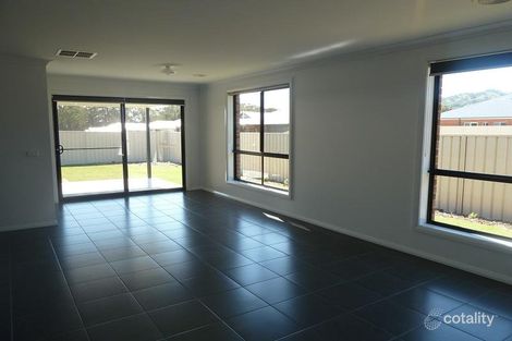 Property photo of 19 McDougall Grove Wodonga VIC 3690